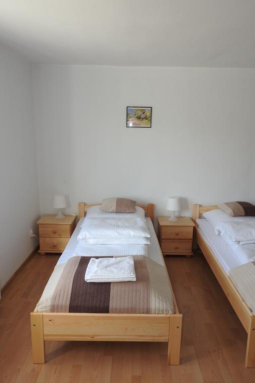Pokoje Goscinne Pod Brzozka Poledno Bagian luar foto